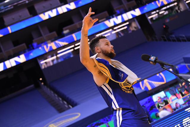 13记三分！克莱蒙斯轰下55分 新疆队史第三人